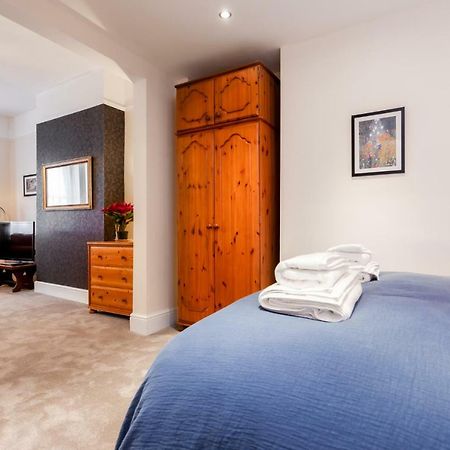 Gorgeous Town Centre Apt With Courtyard Garden Борнмут Экстерьер фото