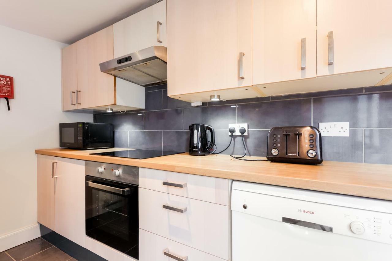 Gorgeous Town Centre Apt With Courtyard Garden Борнмут Экстерьер фото